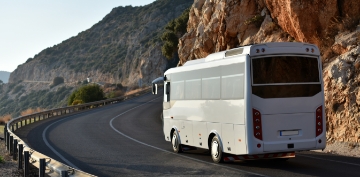 autobus w górach
